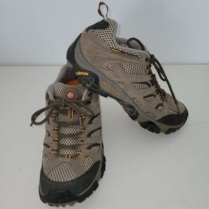 Men's Merrell ankle hiking boot size 9